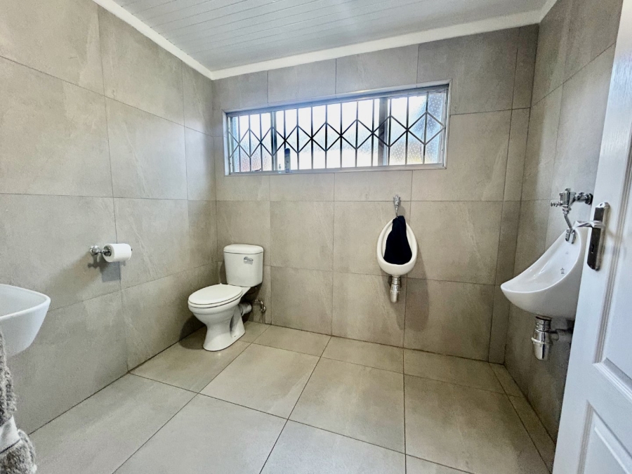 6 Bedroom Property for Sale in Schoemansville North West